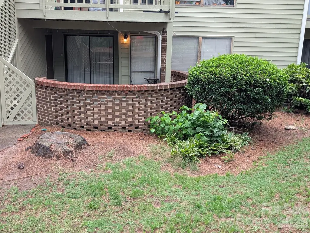 1600 Sharon Rd