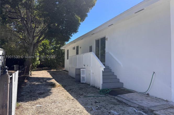 969 Plantation Rd