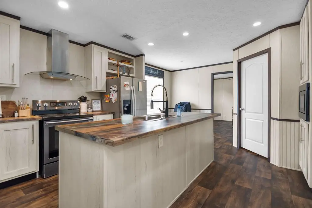 230 Sapphire Rd