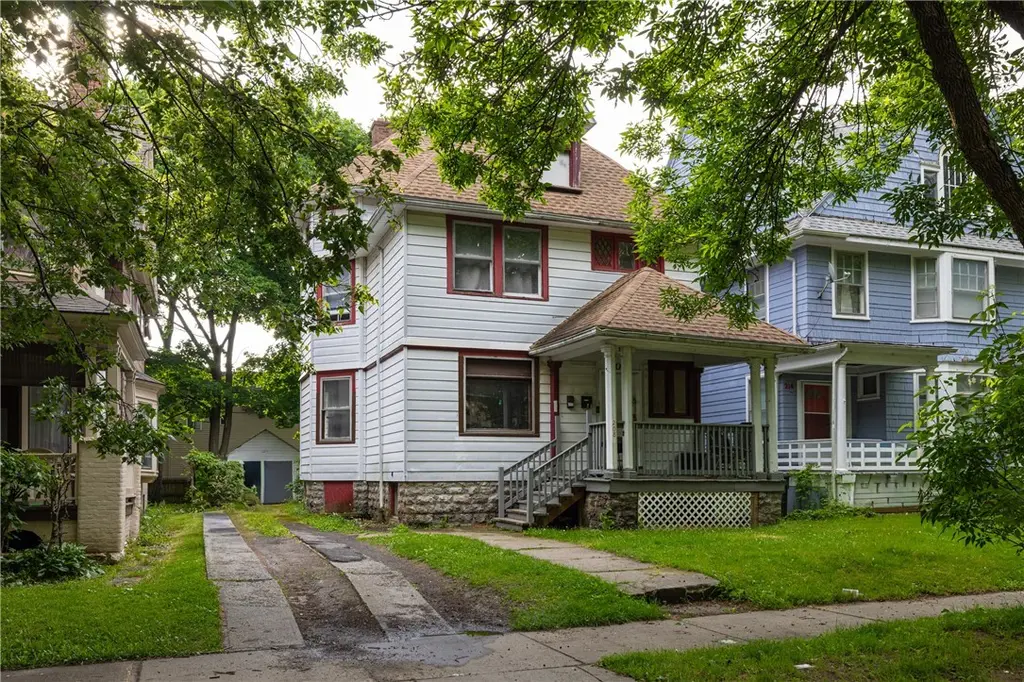 208 Kenwood Ave