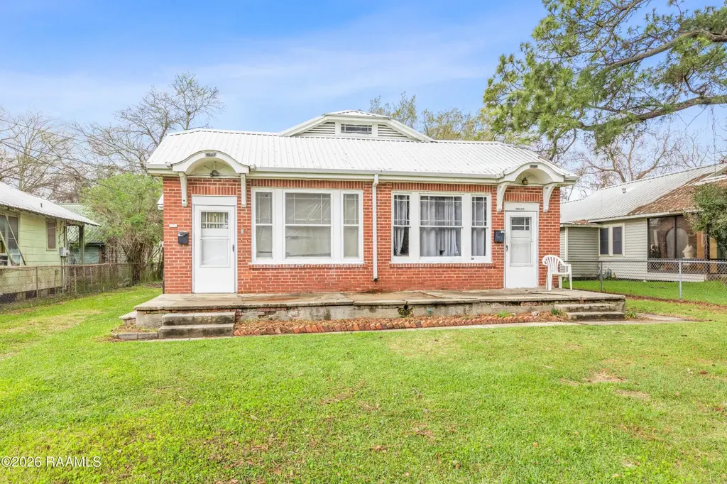 1123 W Main St