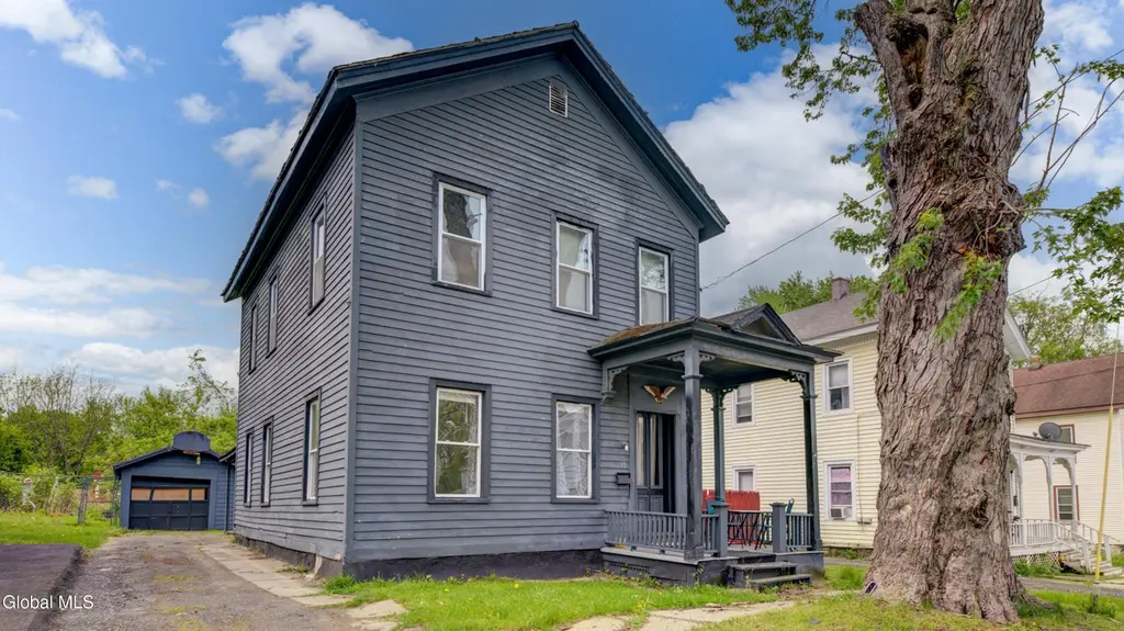 10 Gilbert St