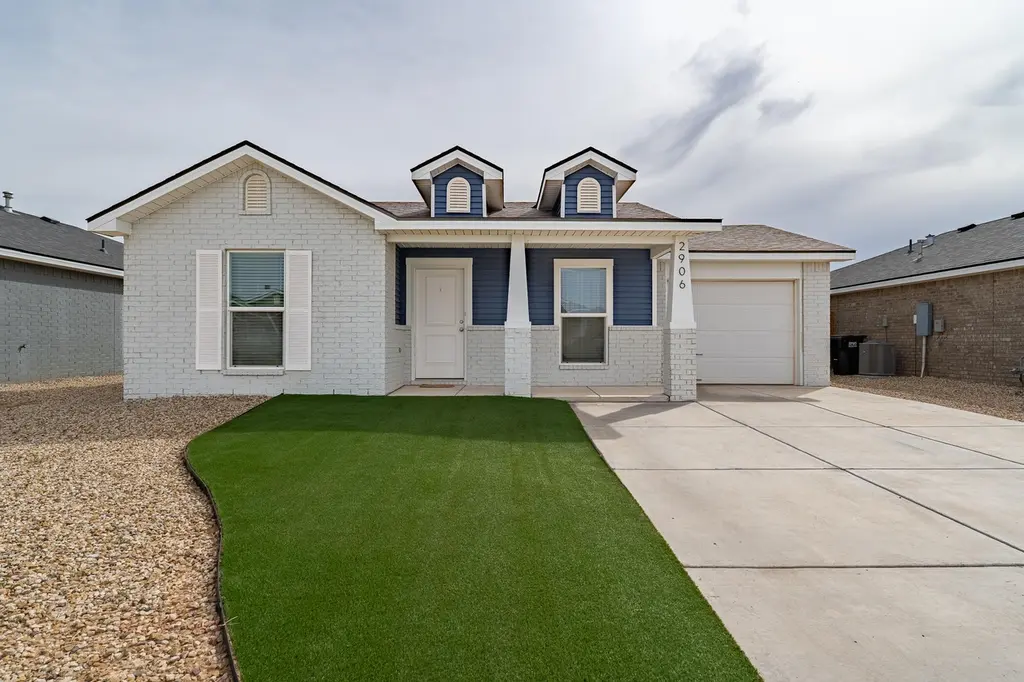 2906 Bryan Ave