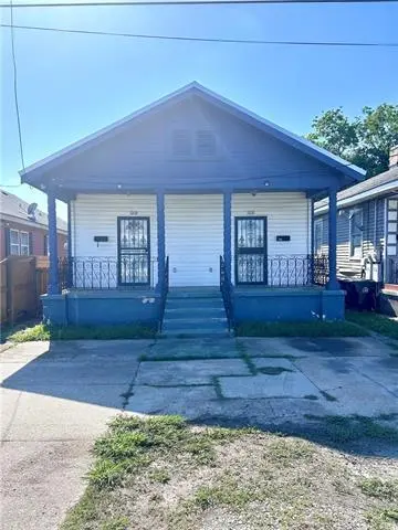 1008-10 Charbonnet St