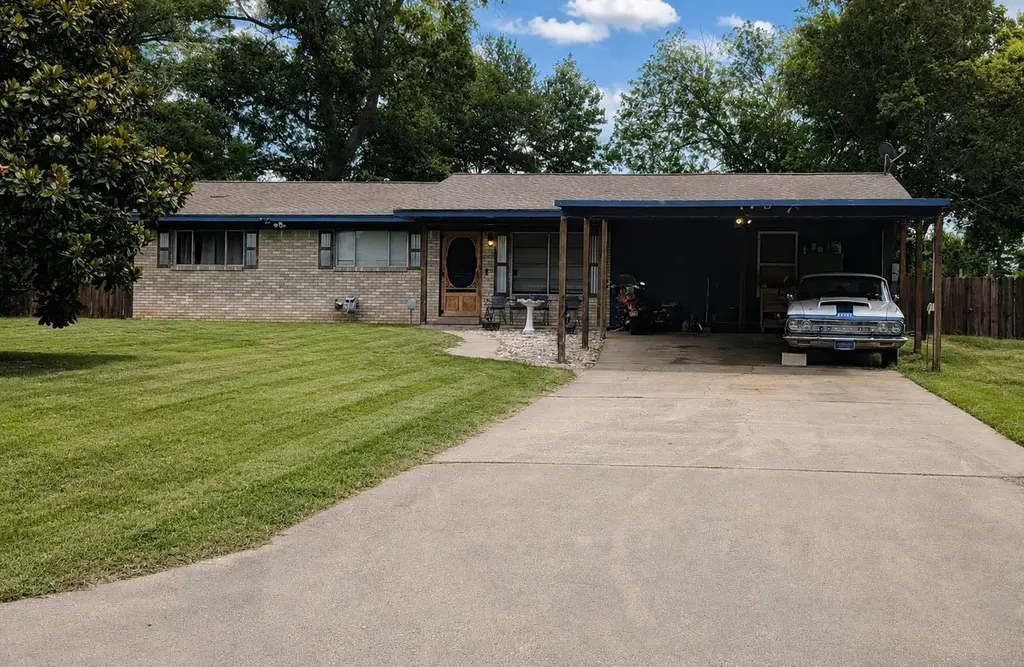 112 N Thomas Rd
