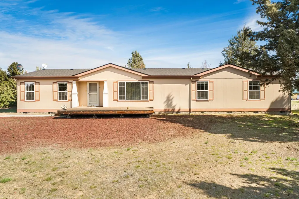 8092 SW Crater Loop Rd