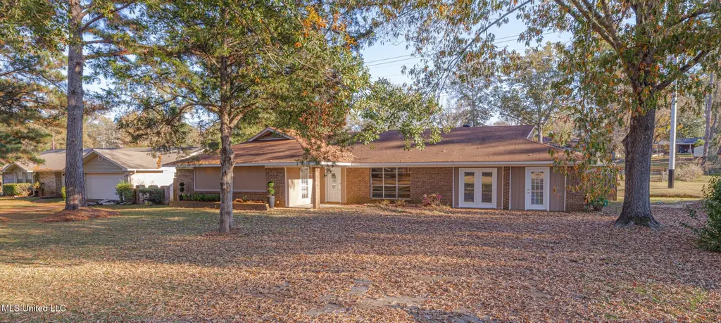 114 Meadow Ln Cir