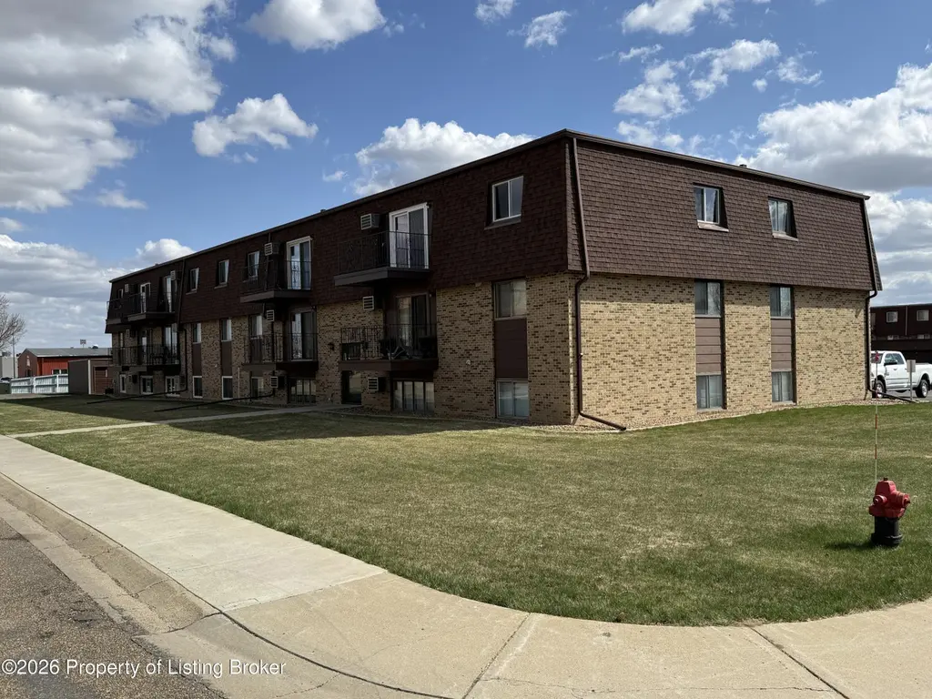 679 19th St W