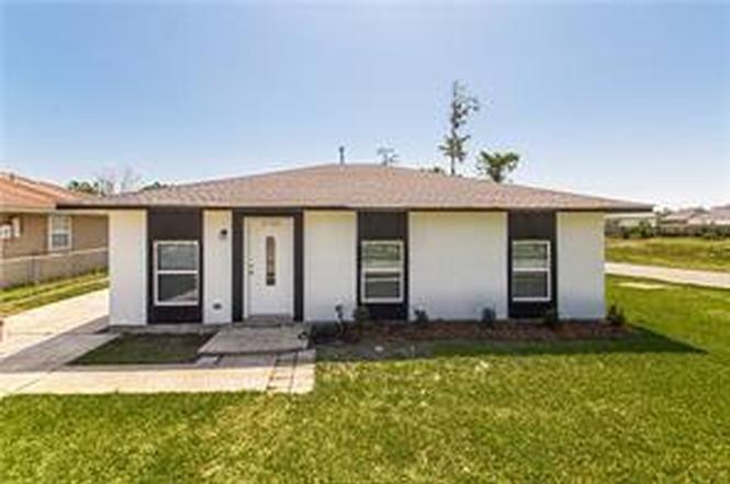 2785 Isabelle Dr