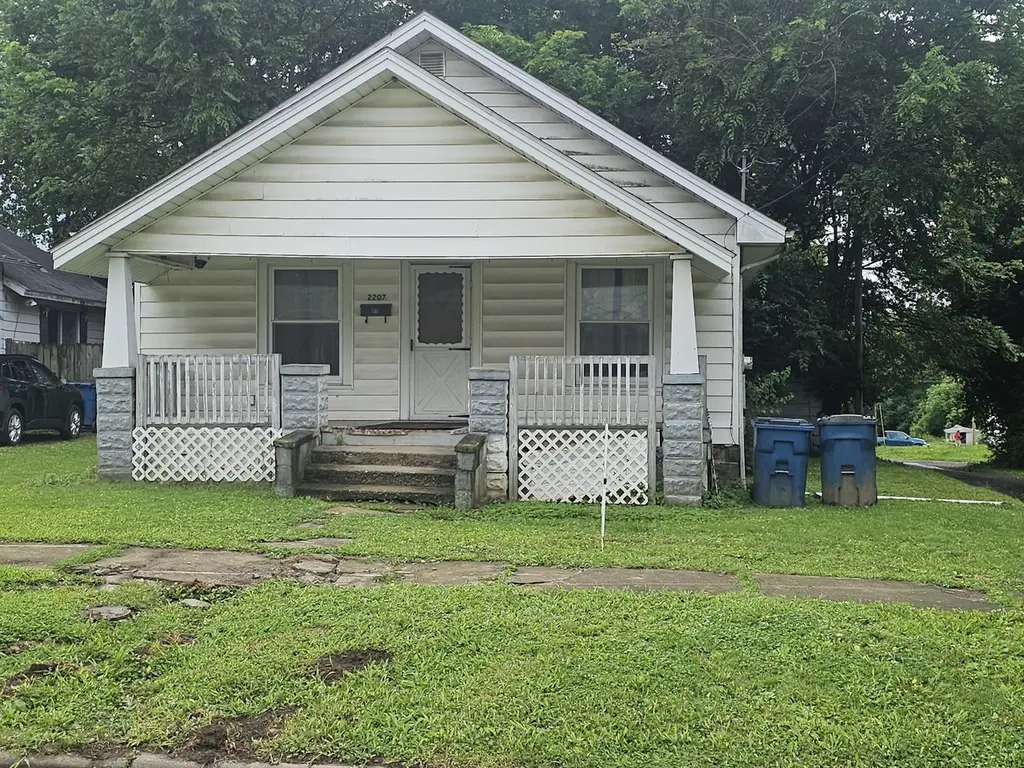 2207 Casey Ave