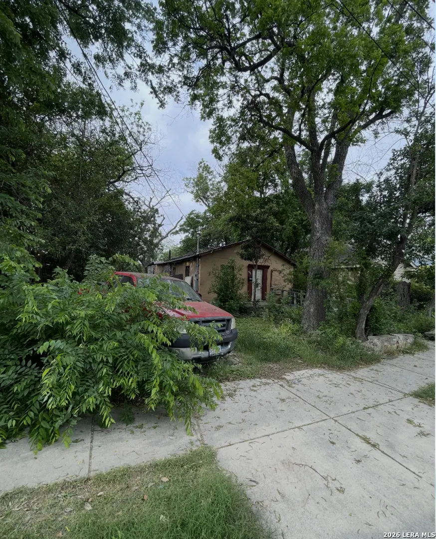 416 E Woodlawn Ave