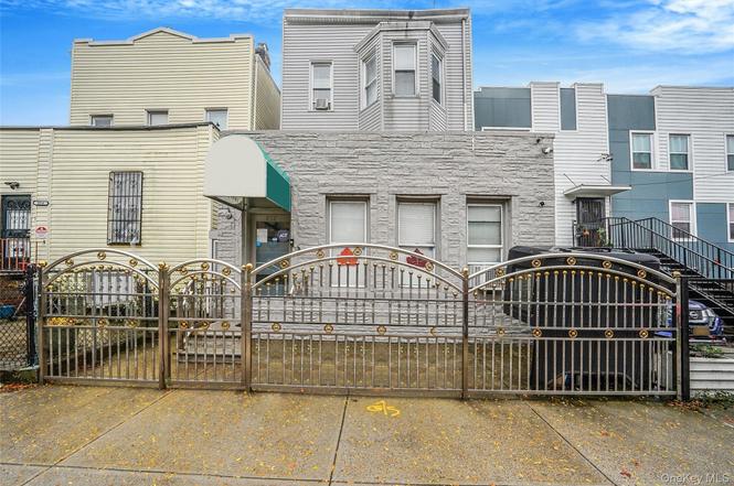 852 Blake Ave