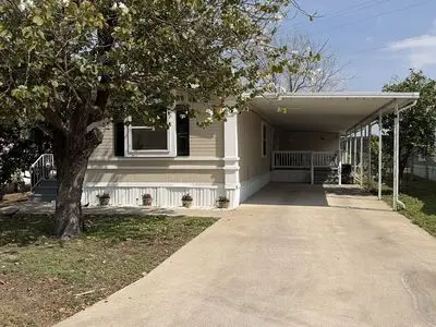 602 N Victoria Rd