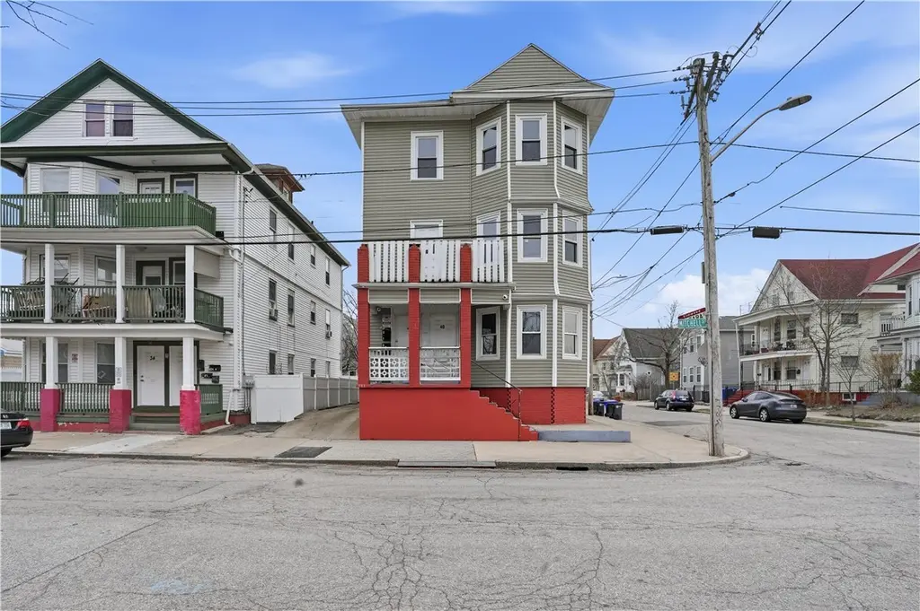 38 Mitchell St
