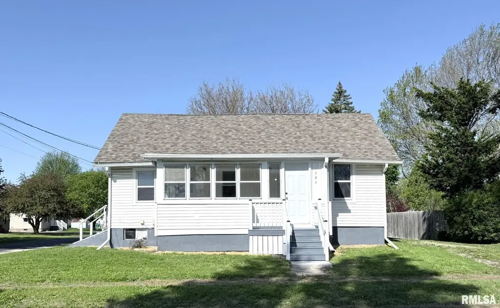 484 Lawrence Ave