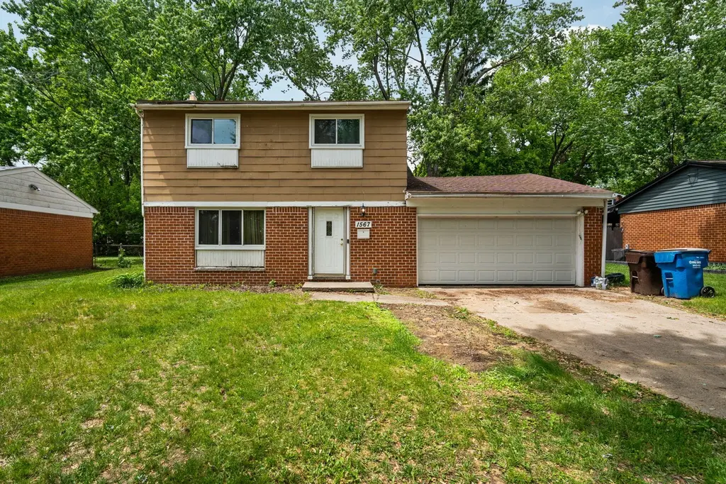 1567 Stratford Ct