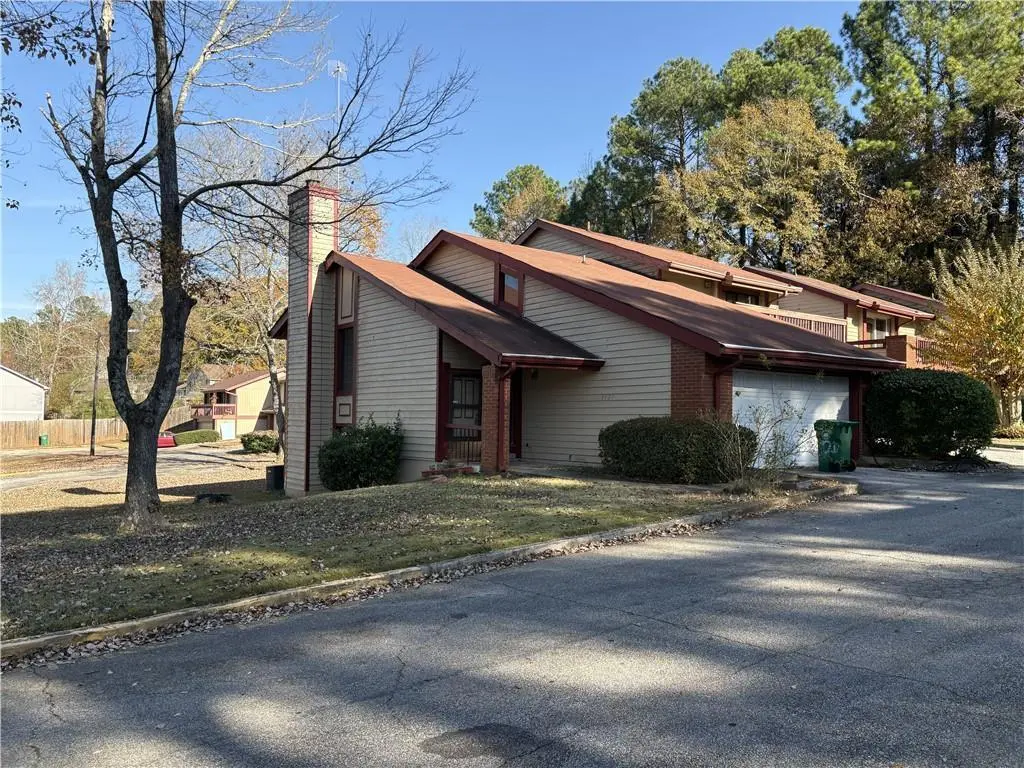 1121 Village Main St