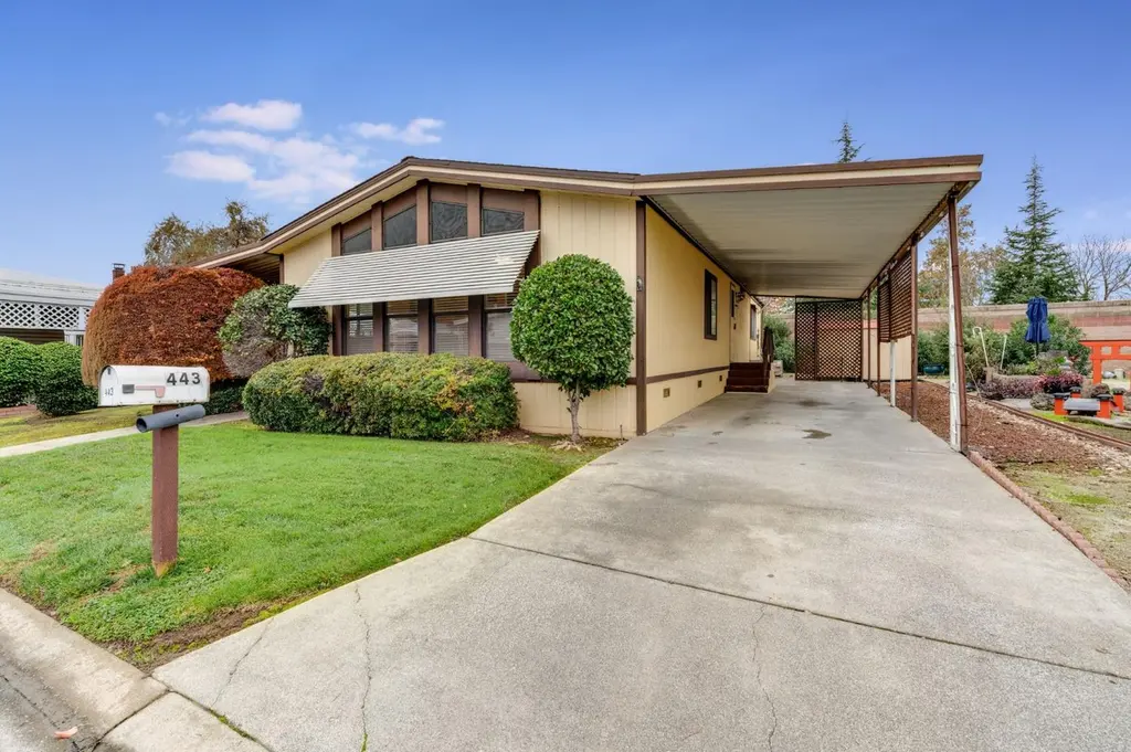 443 Royal Crest Cir
