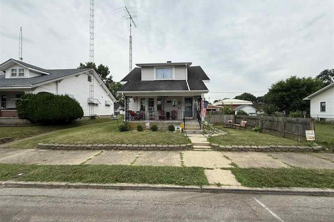 225 NW J St