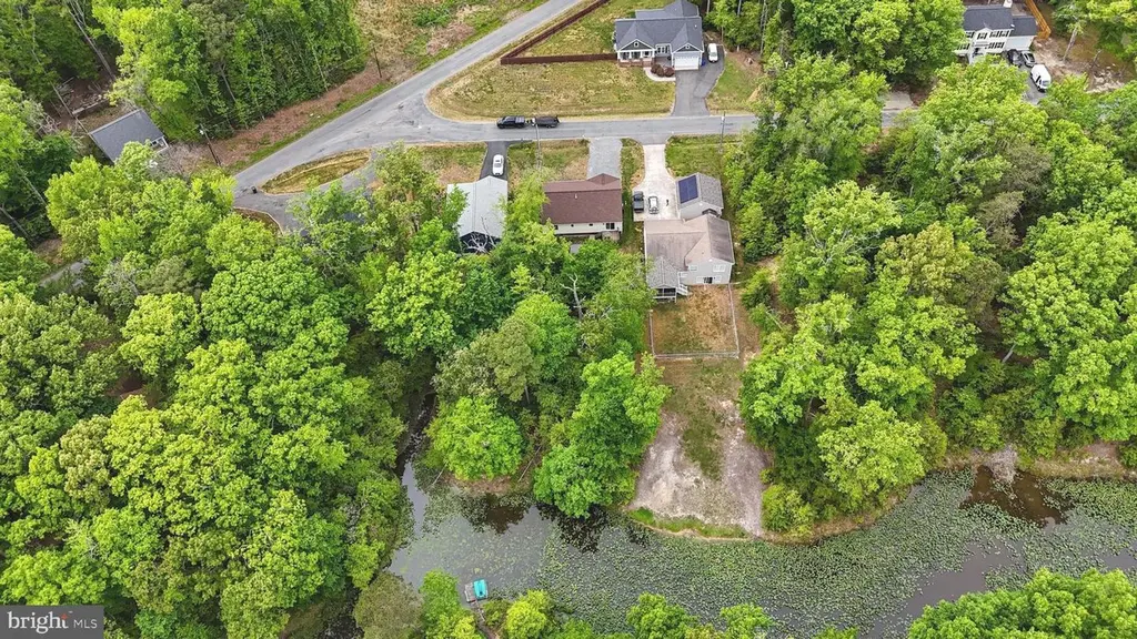 32 Placid Rd