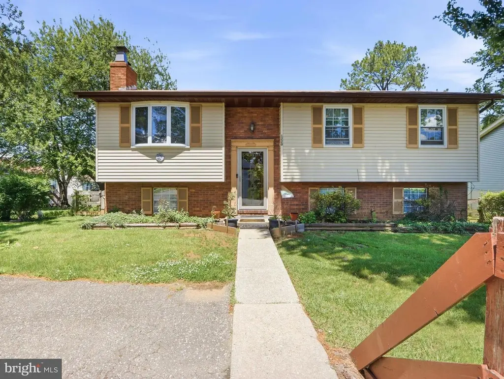 1220 Kent Ave