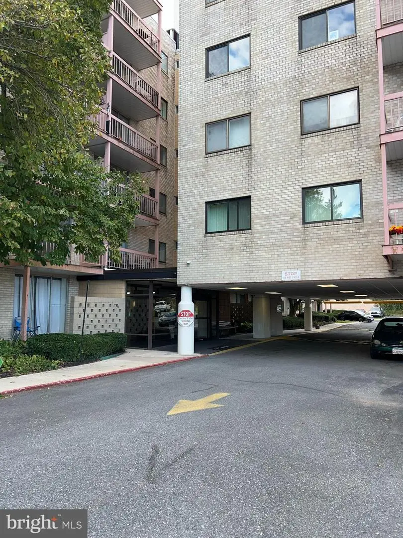 130 Slade Ave #406