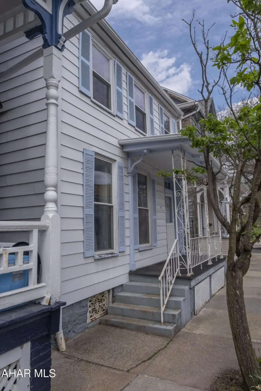 411 Walnut St