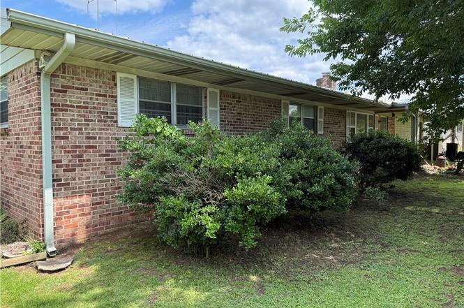 206 Maple Dr