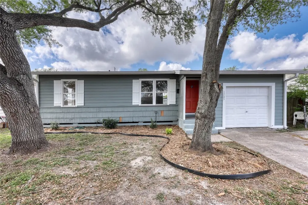 1705 Sycamore Pl
