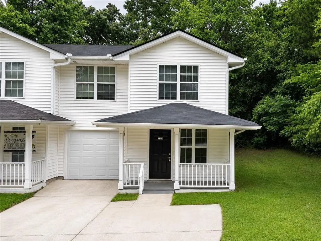 1240 Pinedale Cir NW