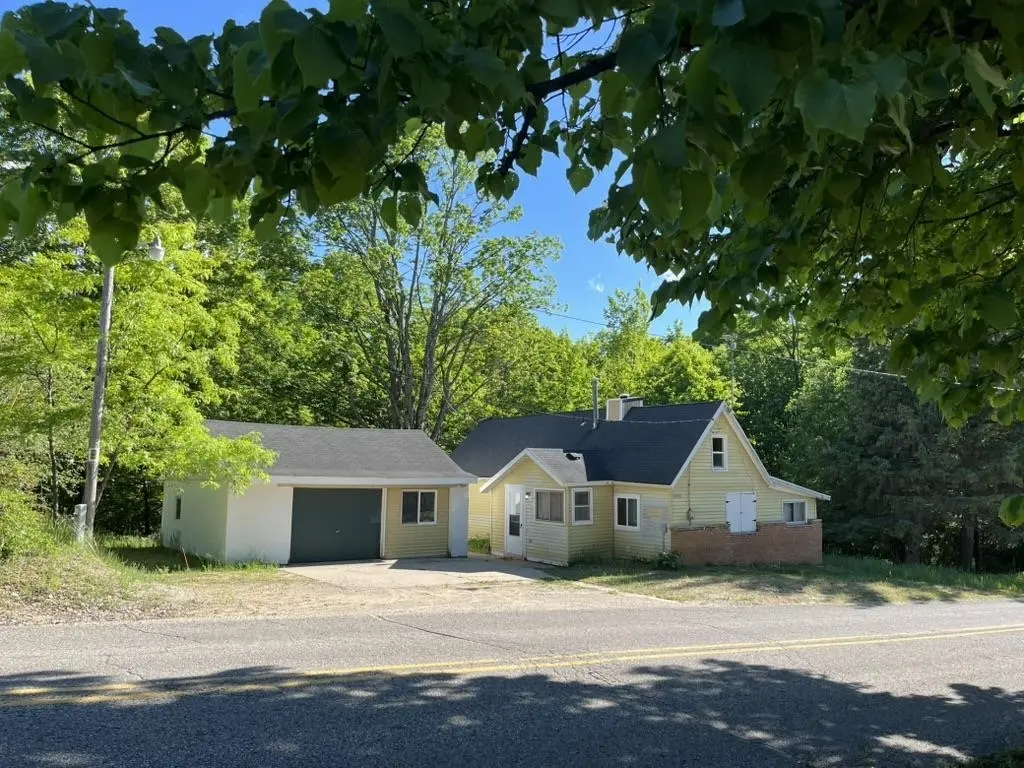 2570 Kettle Lake Rd