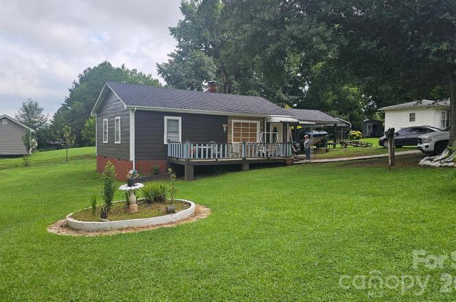 453 Parker Cir