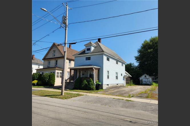 104 Henry St