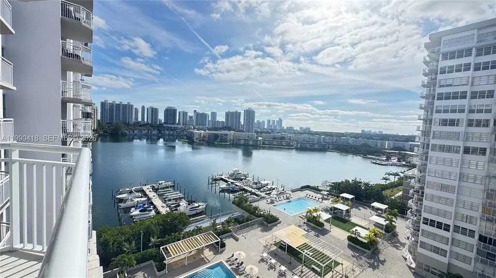 18061 Biscayne Blvd #1203