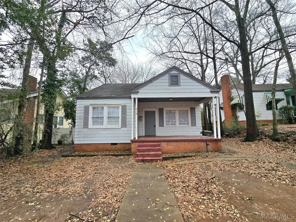 218 N Lewis St