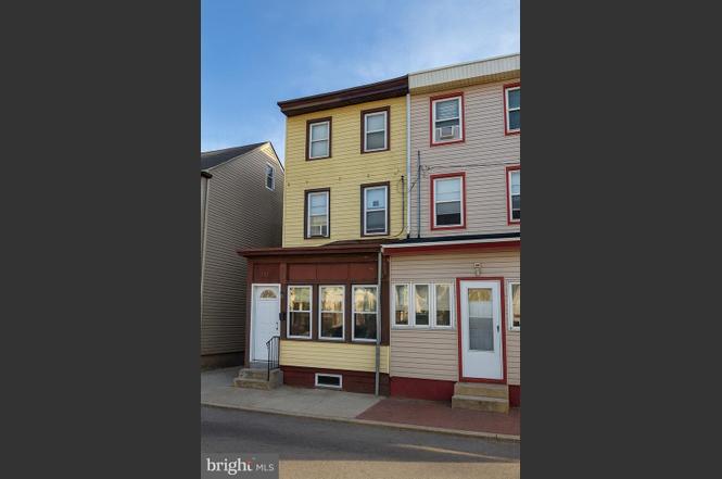 338 Morris St