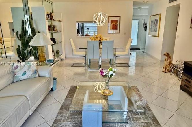 1025 SE 4th Ave #101