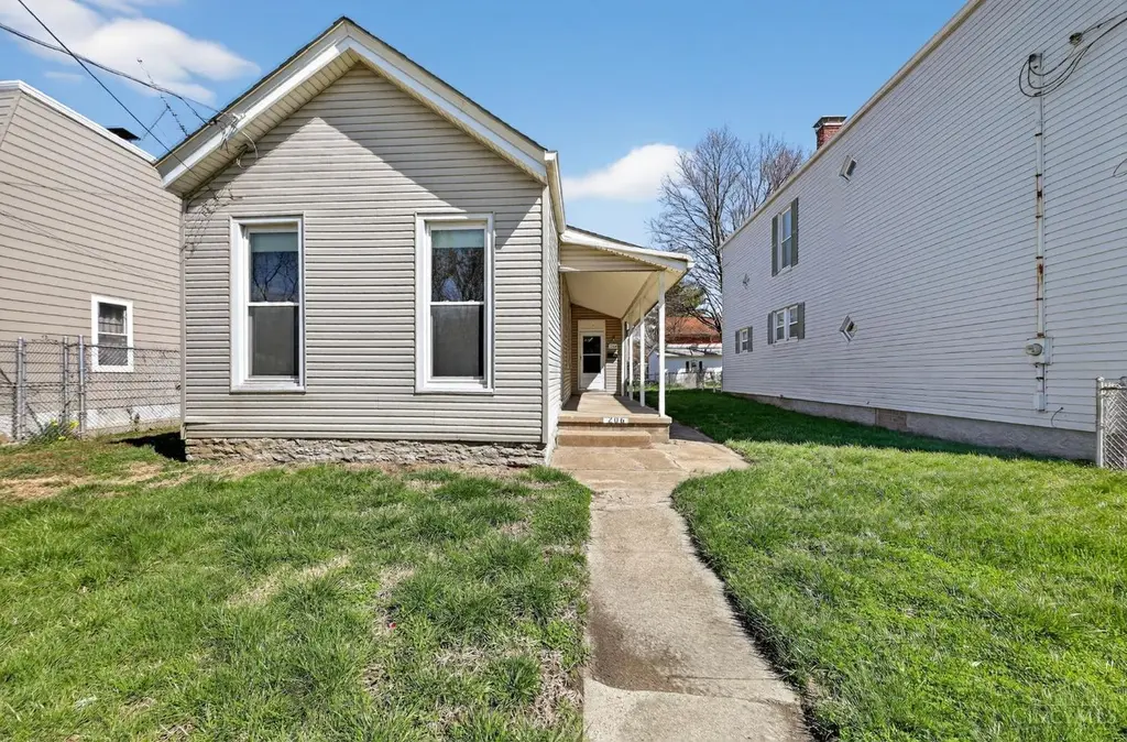 206 W Sixty Ninth St