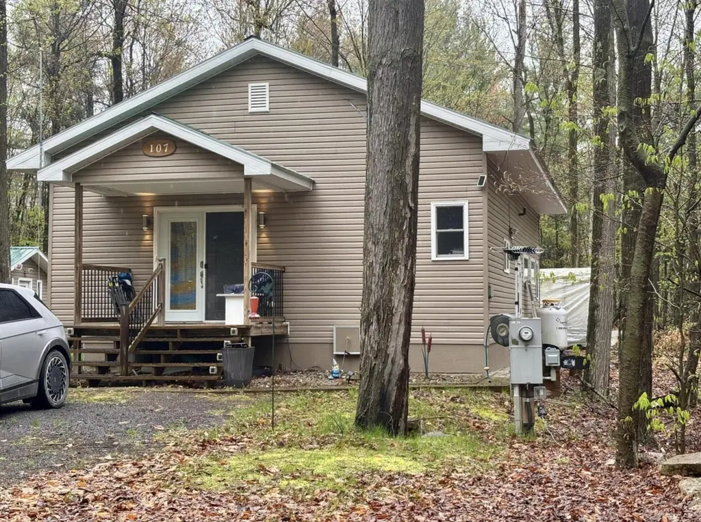 107 Pinewood Dr