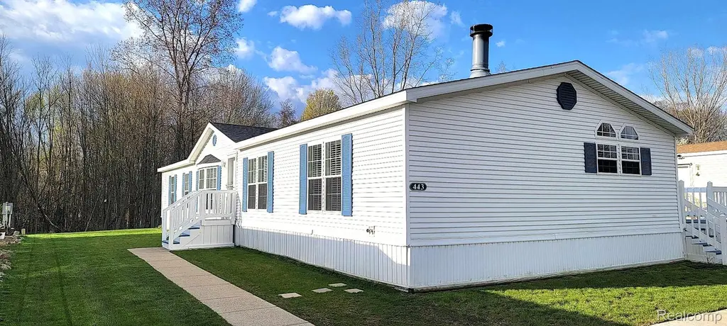443 Pond View Dr