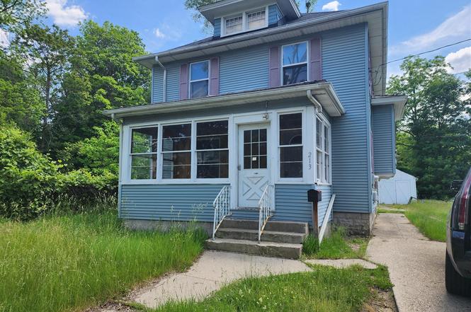 213 E High St