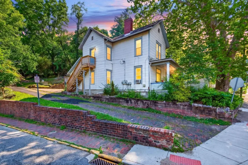 210 W State St