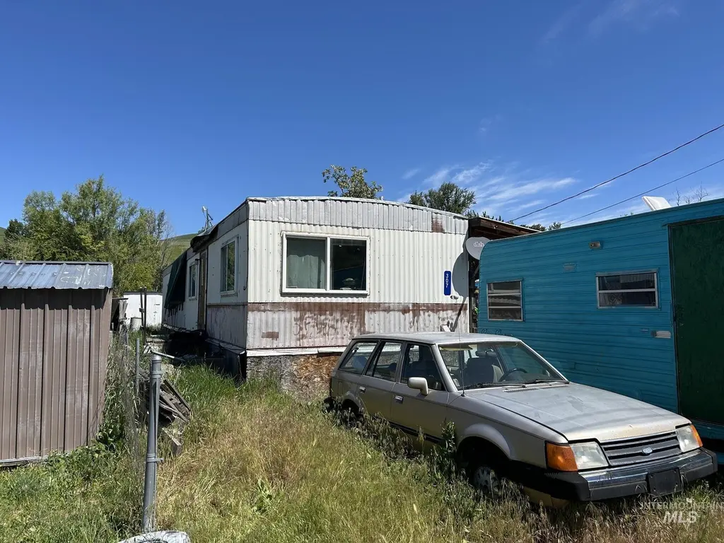 307 & 309 Main St