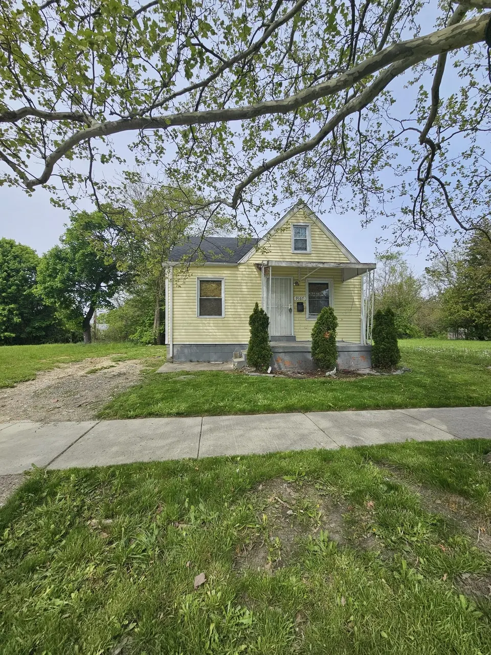 9167 Grandmont Ave