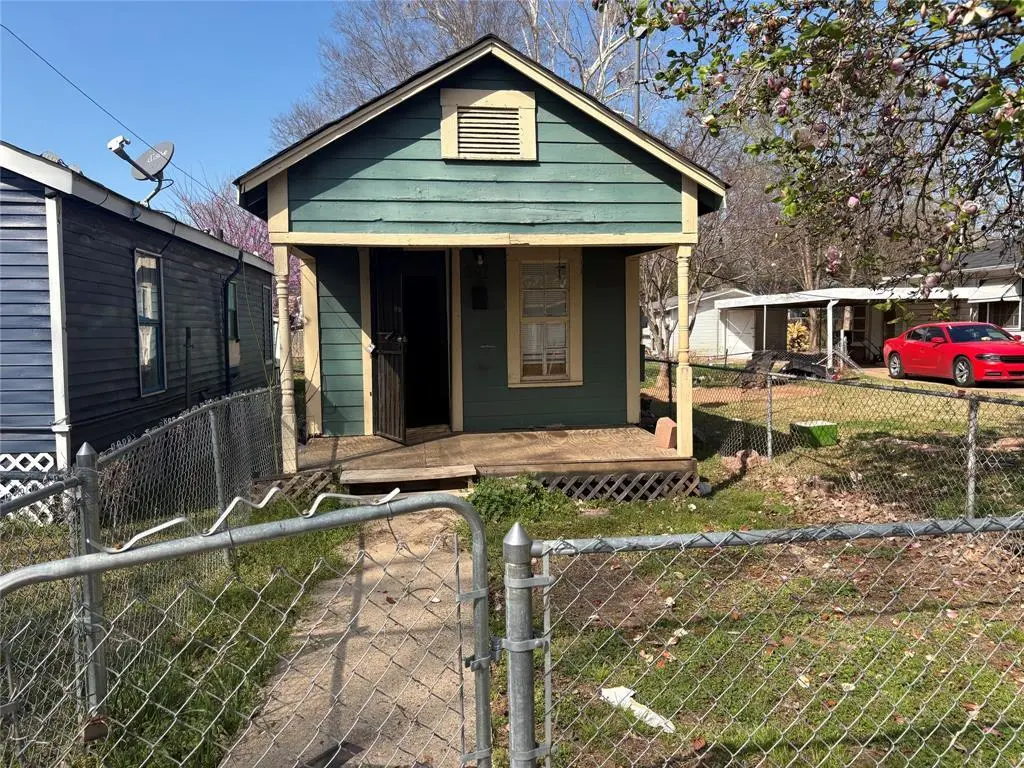 607 Kelly St