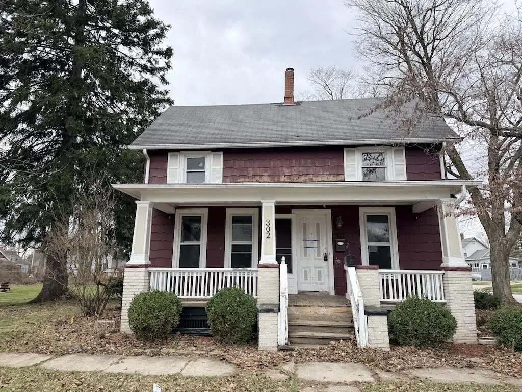 302 G St