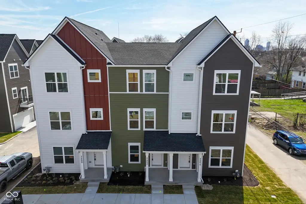 2436 Winthrop Ave