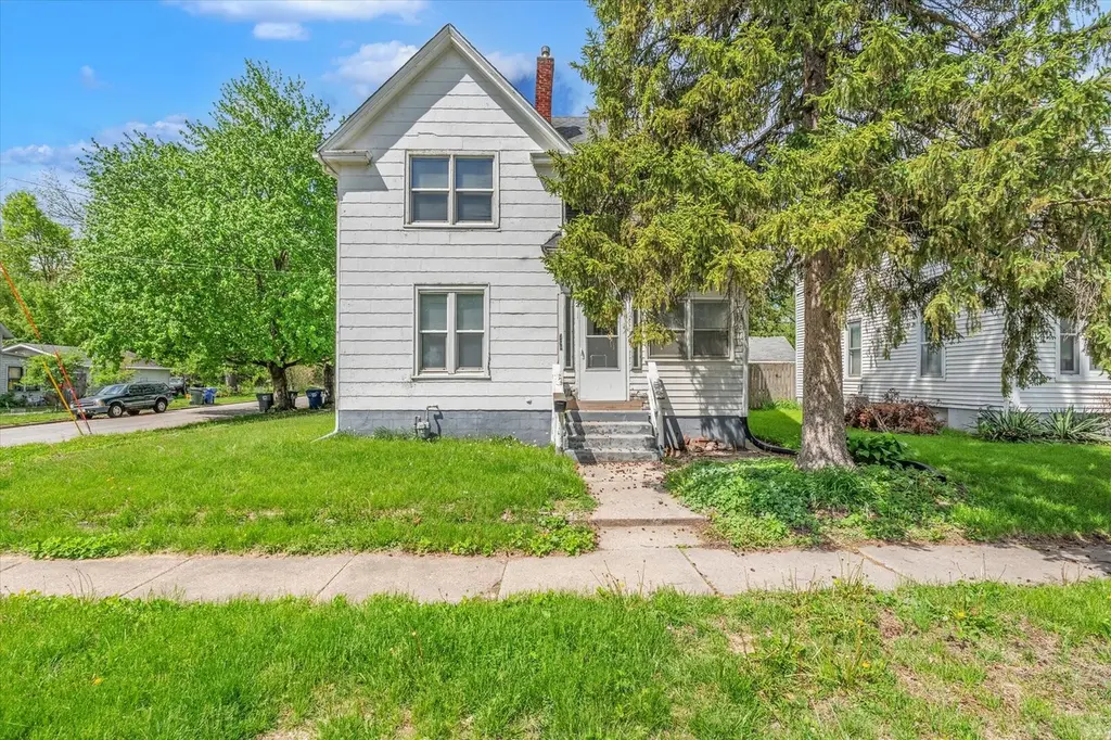 706 N Howell St