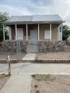 1215 Front St