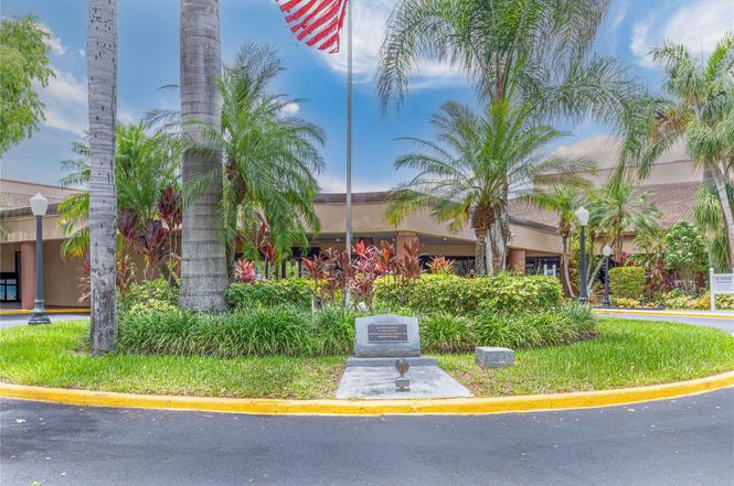 9420 Sunrise Lakes Blvd #212